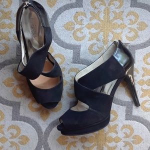 LAST CHANCE! Michael Kors leather peep toe heels